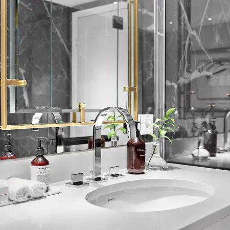 Continental Hotel 5*