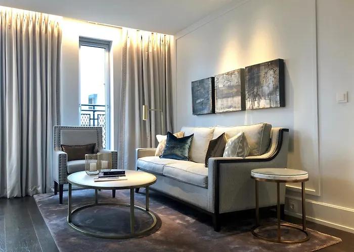 Отель Continental 5*